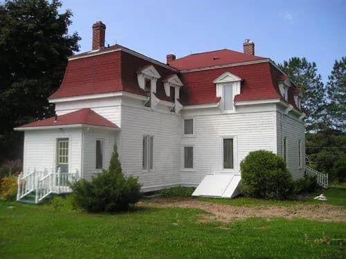 Rear perspective, St. Joseph's Glebe House, St. Joseph's, NS, 2005.; Heritage Division, Nova Scotia Department of Tourism, Culture and Heritage, 2005